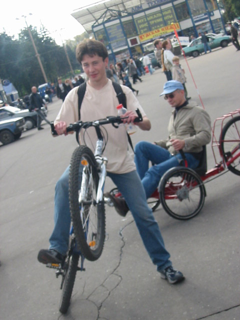 Сеня понтуется