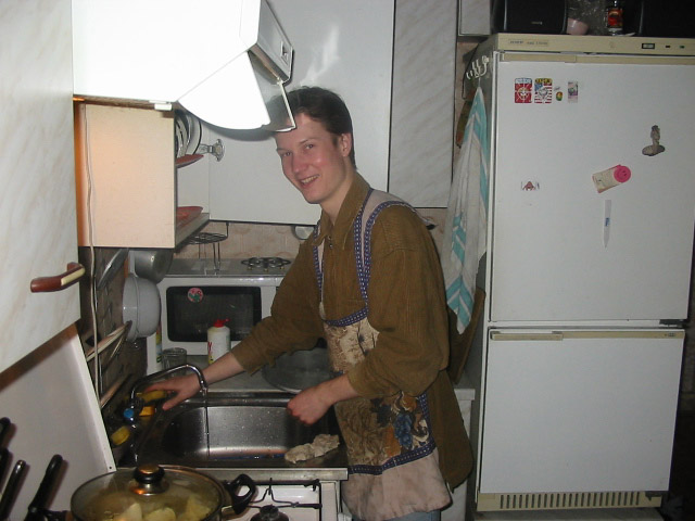 Хозяин с утра у плиты