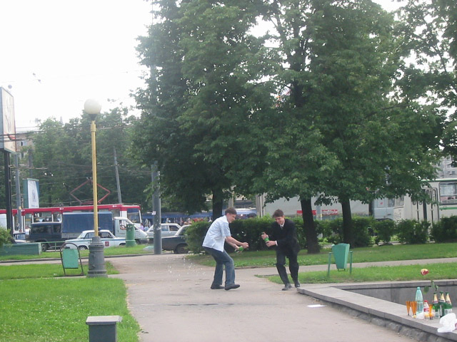 Сева с Вовкой обливают друг друга